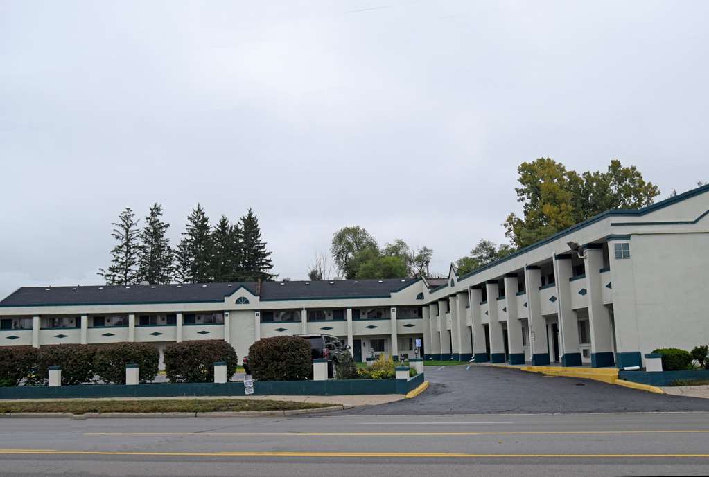 Clarion Pointe University Area Hotel 2*